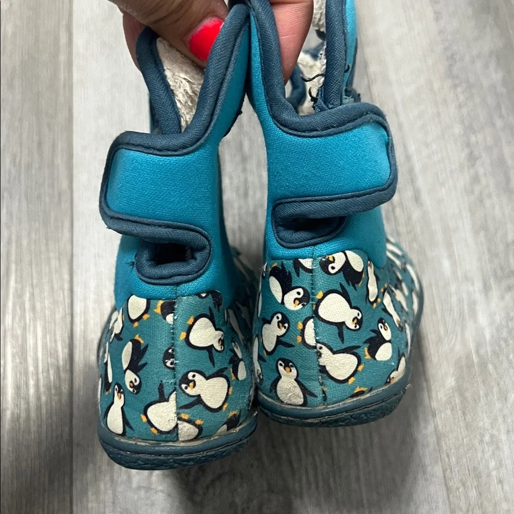 Bogs baby Teal Penguin Waterproof Rain Boot/ size 8